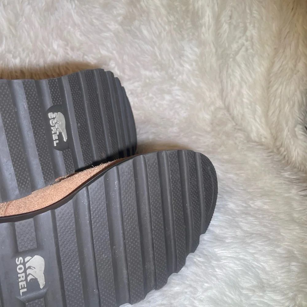 Sorel stylish tan